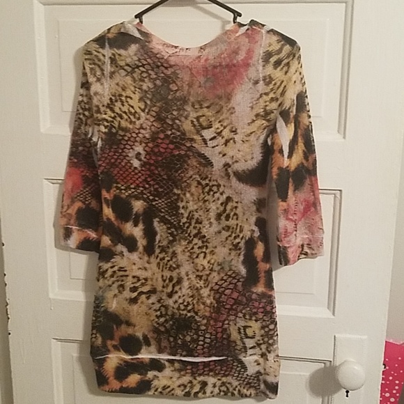 Unique top - Picture 2 of 2